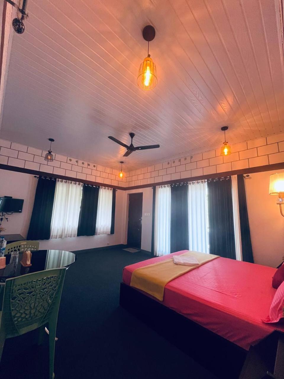 Linn View Home Stay Munnar Bilik gambar