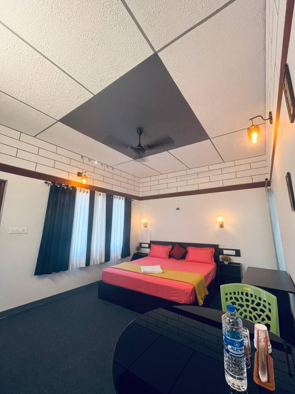 Linn View Home Stay Munnar Bilik gambar