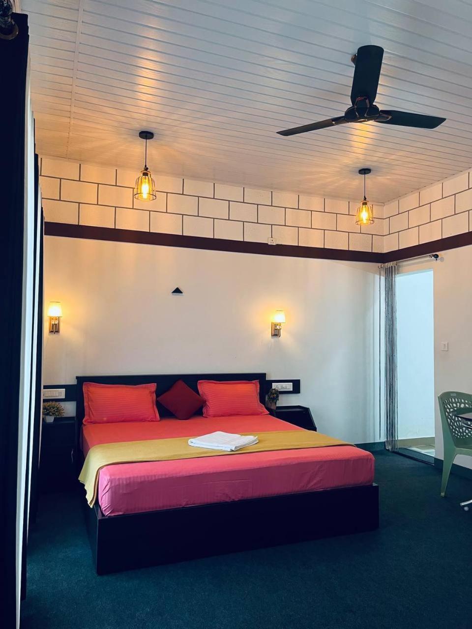 Linn View Home Stay Munnar Bilik gambar