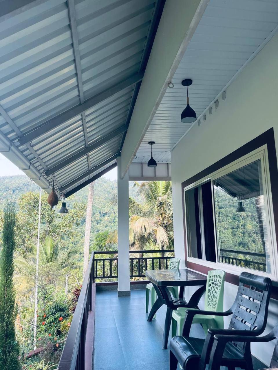 Linn View Home Stay Munnar Bilik gambar